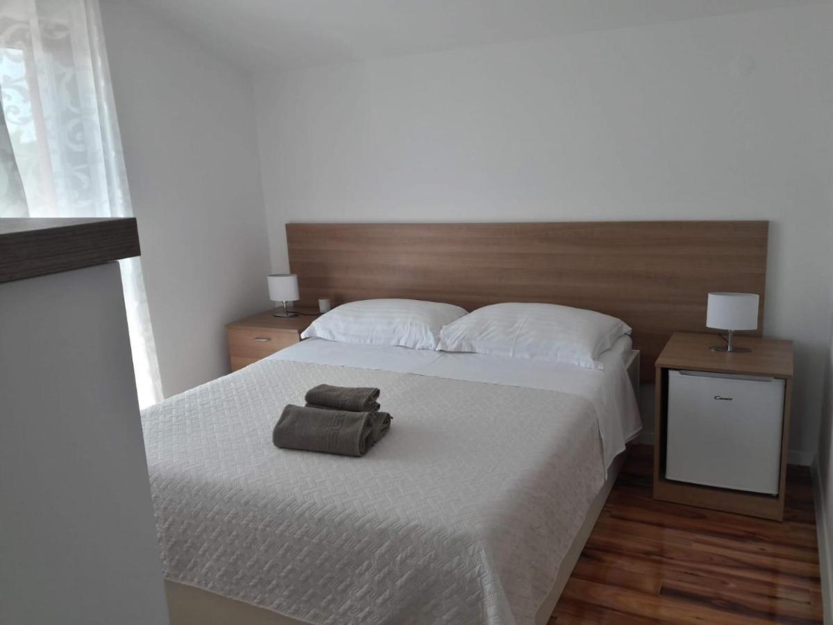 Apartments Emanuela Sukošan Стая снимка