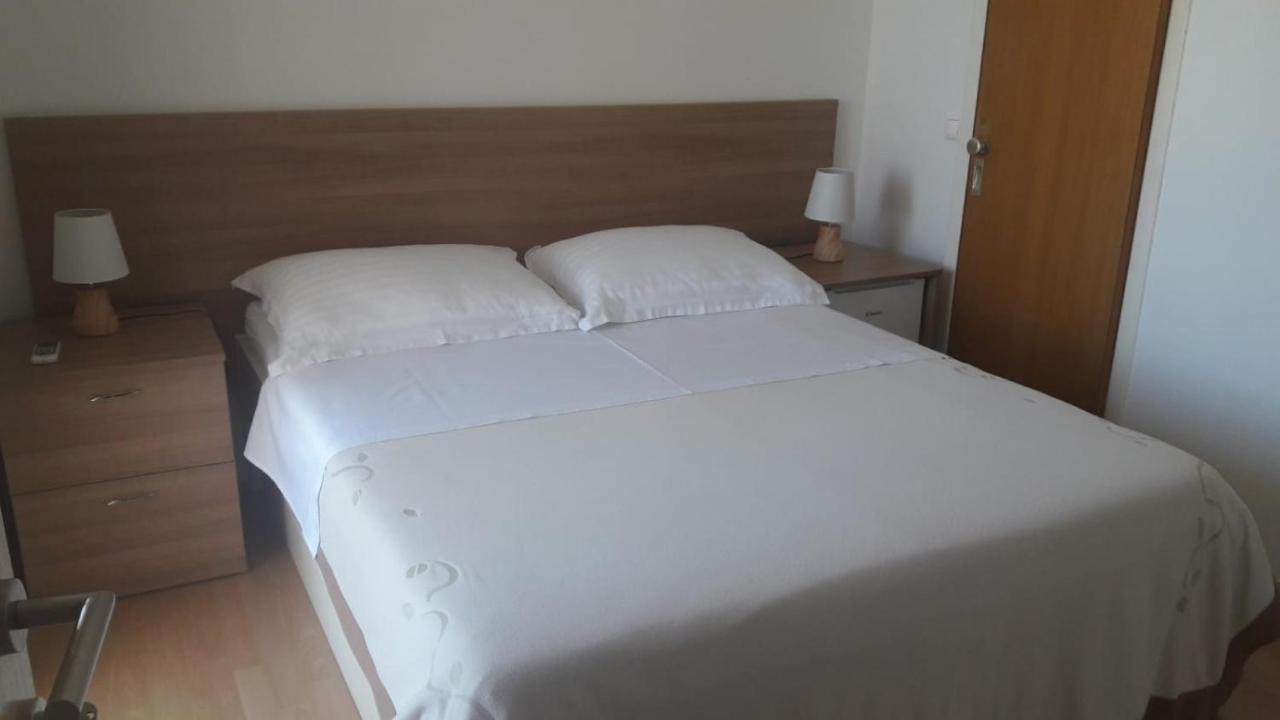Apartments Emanuela Sukošan Стая снимка