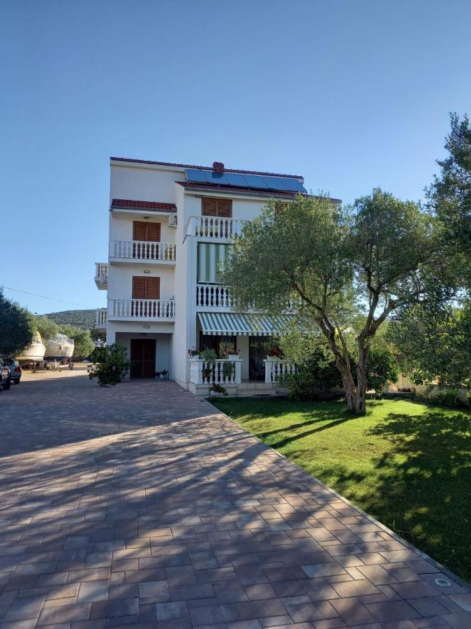 Apartments Emanuela Sukošan Екстериор снимка